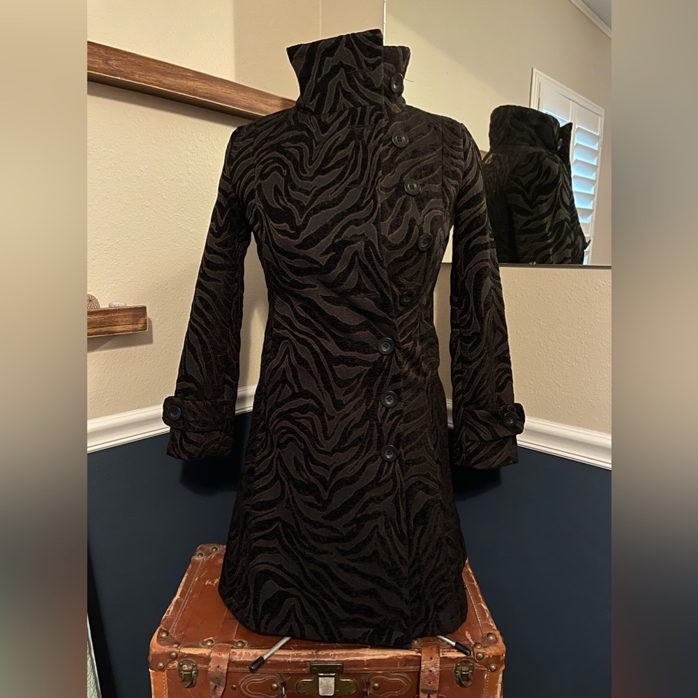Desigual tone on tone zebra mid-length coat.